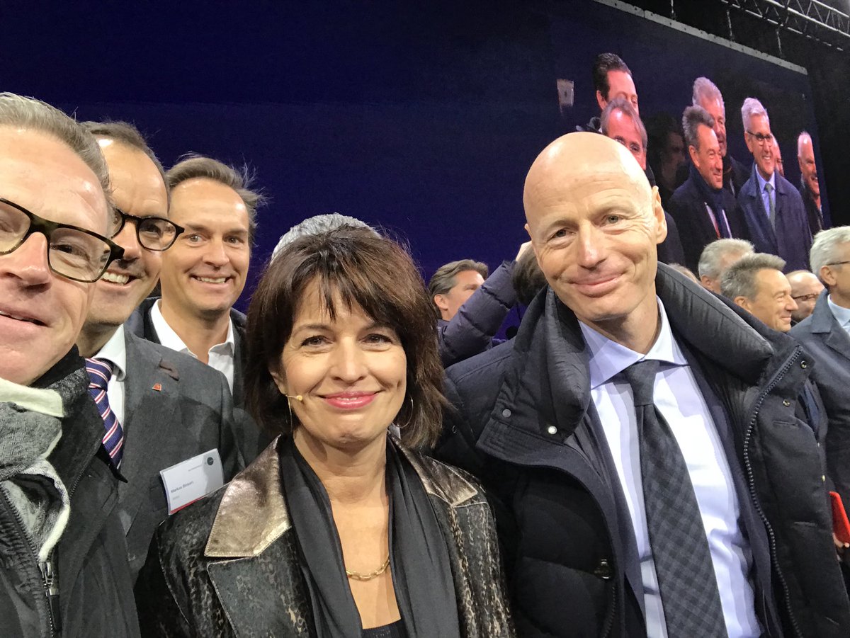 Ein cooler #DigitalDay geht zu Ende: Danke Bundespräsidentin Doris Leuthard <a href="/UVEK/">UVEK - DETEC - DATEC</a>, Bundesrat @_BR_JSA allen Partnern, welche bei #SwissID mitmachen, und vor allem auch allen #sbb Mitarbeitenden. Initiated by <a href="/marcwalder/">Marc Walder</a> und #digitalswitzerland - bravo!