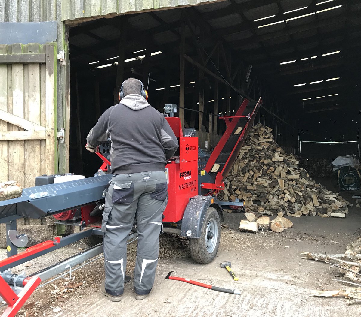 devonfarmers001's tweet photo. Have some wood you need logging? Processor and man available for hire https://t.co/m7oNprcxfO