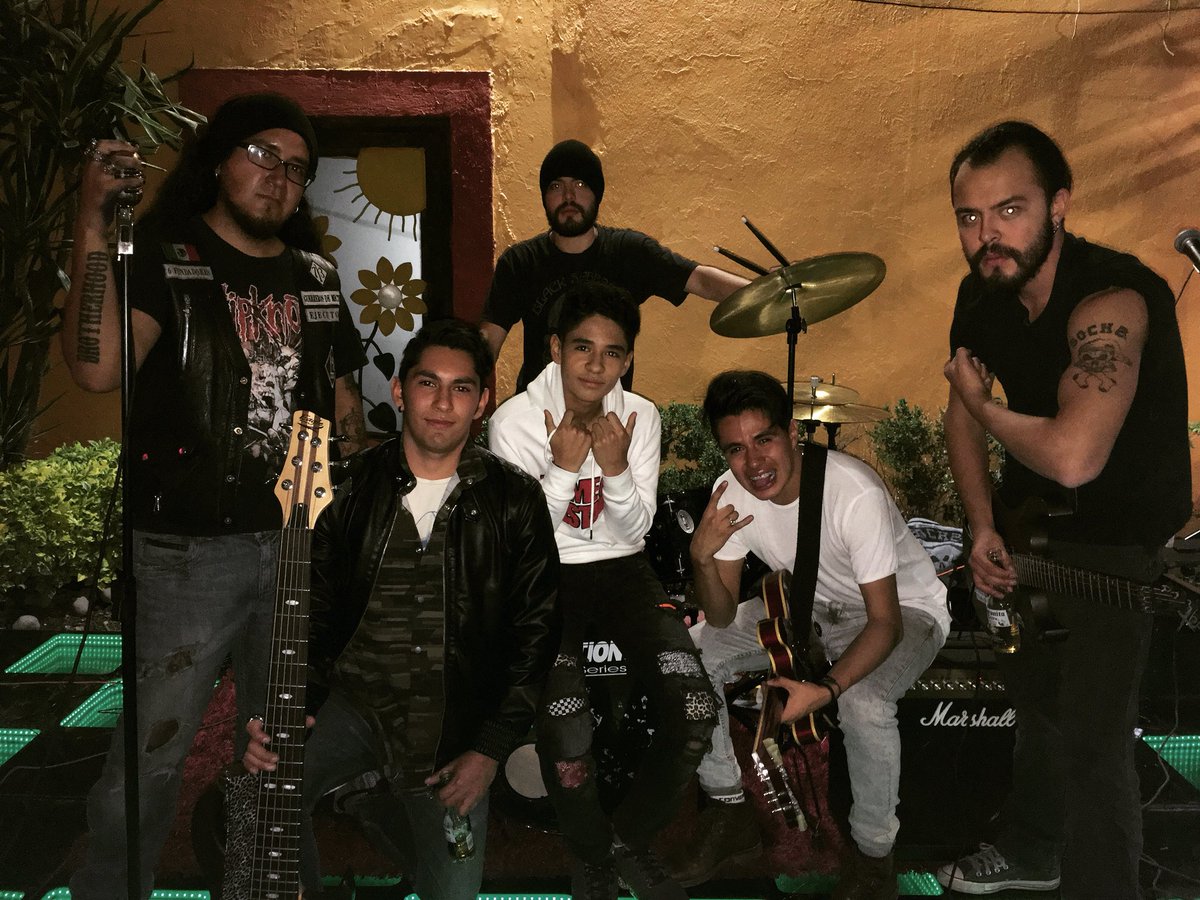 RogzSebastian's tweet photo. Con estos @LosSocksOficial que son geniales🤙🏻 #MartesDeMotivación #FelizMartes https://t.co/r24TCgw3lv