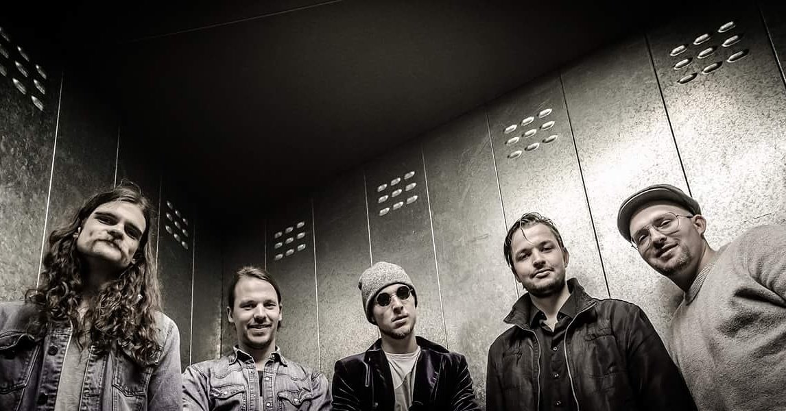 The backstage boys hangin' with <a href="/a_nice_try/">A Nice Try</a>