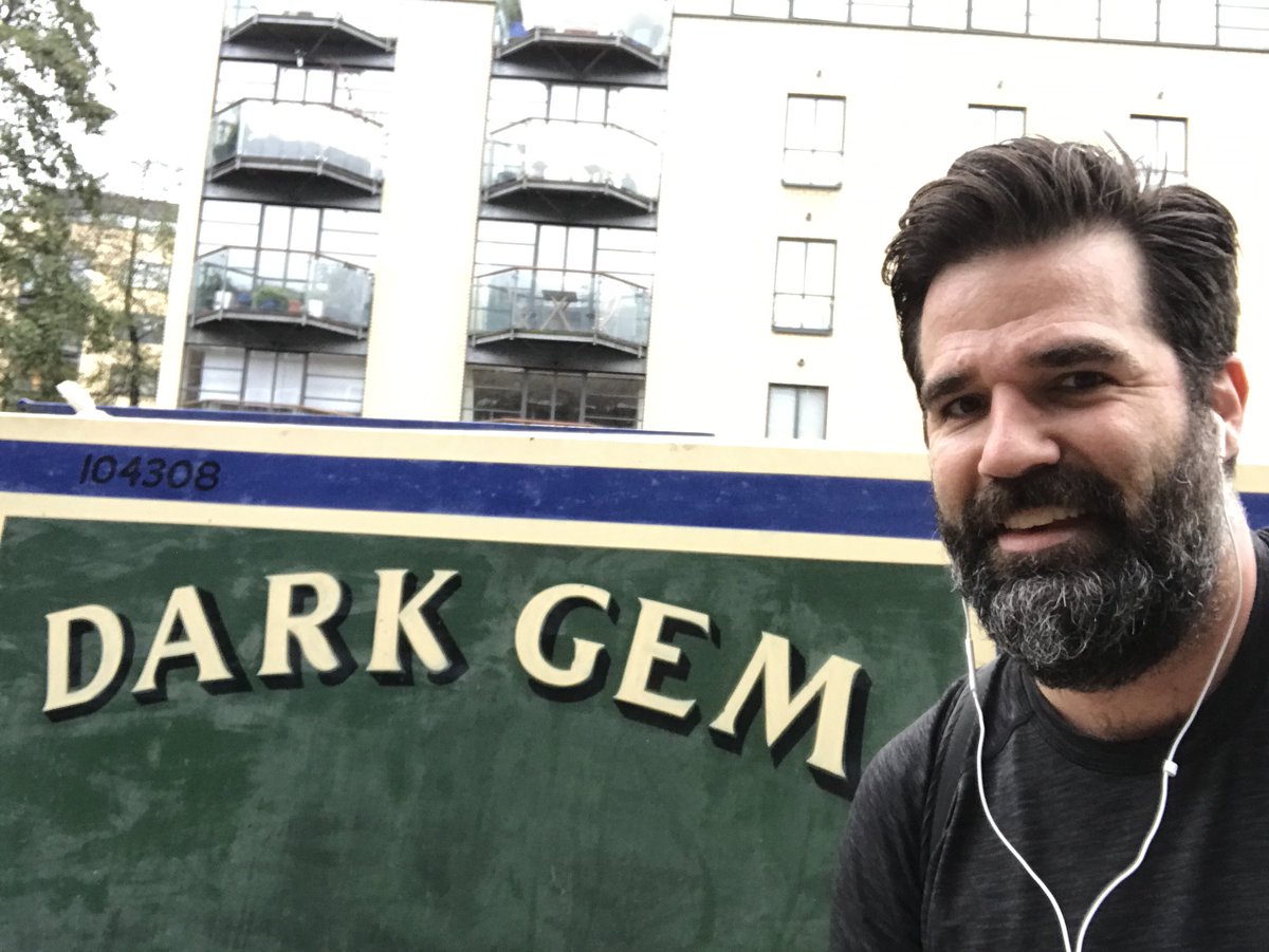 robdelaney's tweet photo. Your aunt painted her nickname for me on her houseboat. https://t.co/U4JkKNGNHq