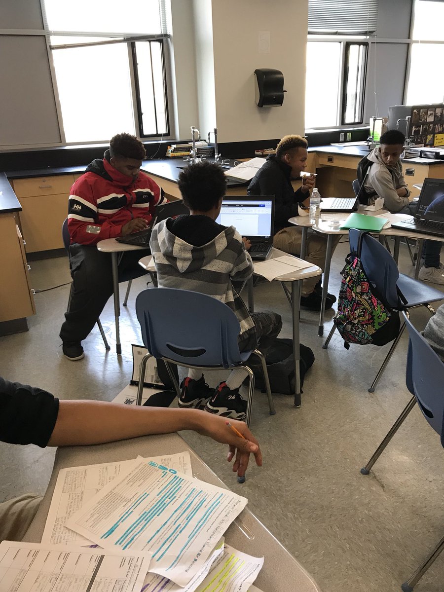 heymsclay's tweet photo. 💚💙Argument essays to settle the HW debate. Last day before Thanksgiving 🦃 break means get this work!📝 ➡️💻#rhetoricalanalysis #english1 #lawlessxclay #litxlearning #nodaysoff #claim #counterclaim #showandprove #SpartanPride @StCharlesHS @MrsLawlessSCHS 💚💙 https://t.co/0CBrHlgNKD