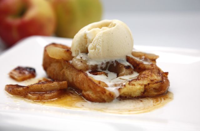 niagaraicesyrup's tweet photo. A rich, decadent and sweet start to the day.
✨EGG TOAST WITH ICE SYRUP & CARAMELIZED APPLES✨
https://t.co/9dIDsRH3gy
#MakeYourDishDelish #icesyrup @ontarioapples @FoodlandOnt @OntarioCulinary https://t.co/DBlfL3PADw