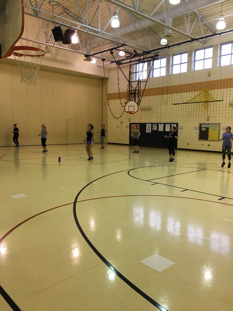 bender_stephen's tweet photo. After school burn! #WeAreVincentFarm #preholidayworkout https://t.co/JgOL2JgZ0n