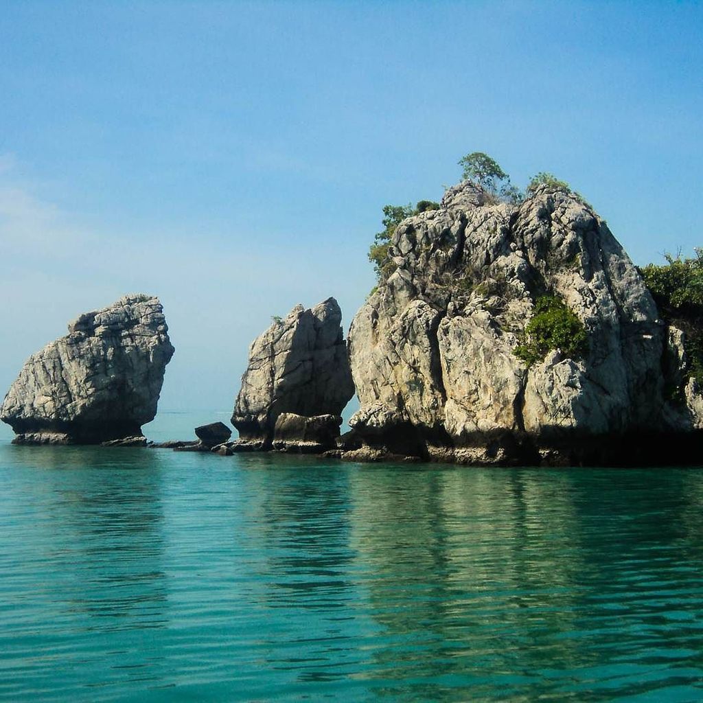 FamilleVoyageur's tweet photo. Photo d'ile rocheuse en #Thailande
---
#amazingpic #dailygram #views #viewsfordays #paysage #paysages #voyage #voyager #voyageur #voyageuse #tourism #tourisme #explorateursdumonde #explore #free #backpacking #backpackingculture #backpackerlife #backpacke… https://t.co/cwxjsXZkxR https://t.co/vEVcsGyF7a