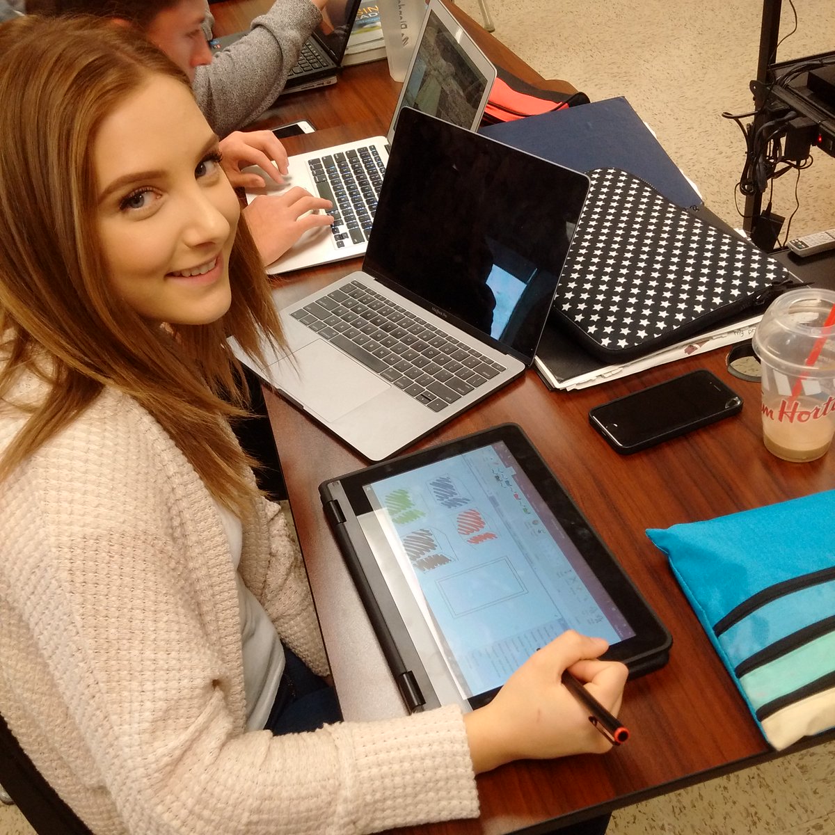 quagliaspace's tweet photo. Business students #prototyping #GeniusHour project ideas using #onenote drawing tools. #gecdsb #designthinking https://t.co/pcPsHMUUV6
