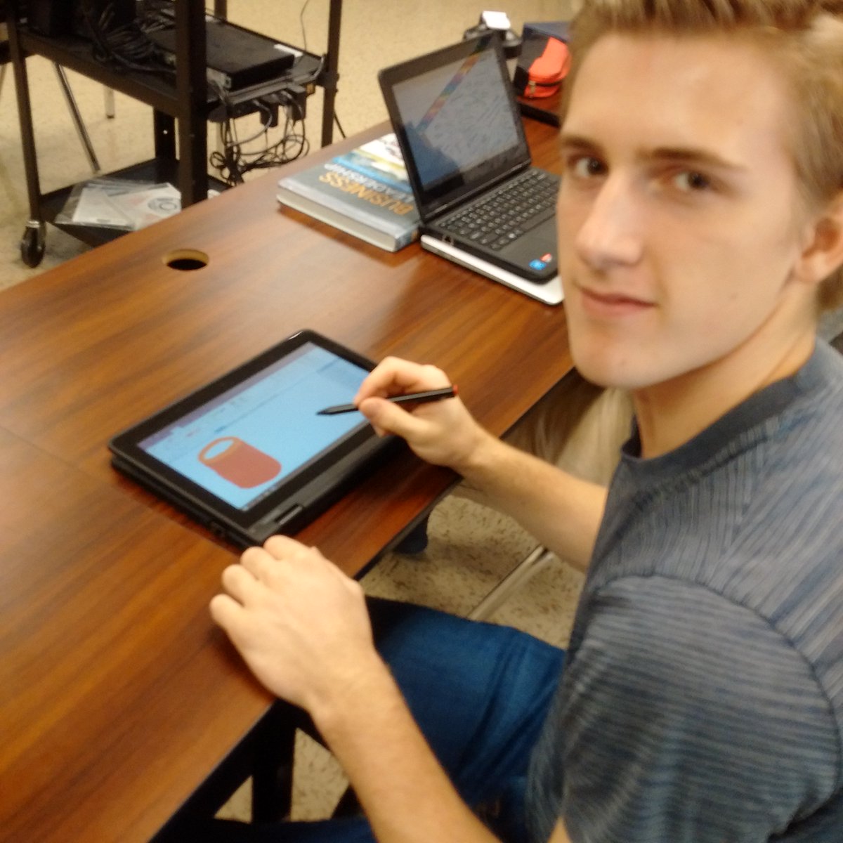 quagliaspace's tweet photo. Business students #prototyping #GeniusHour project ideas using #onenote drawing tools. #gecdsb #designthinking https://t.co/pcPsHMUUV6