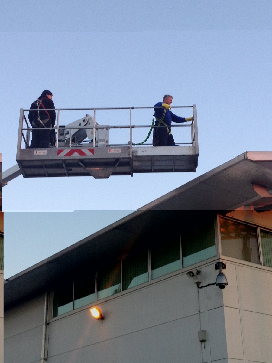 HelliarCleaning's tweet photo. Are your gutters running free for the winter https://t.co/mVSregC1W3
