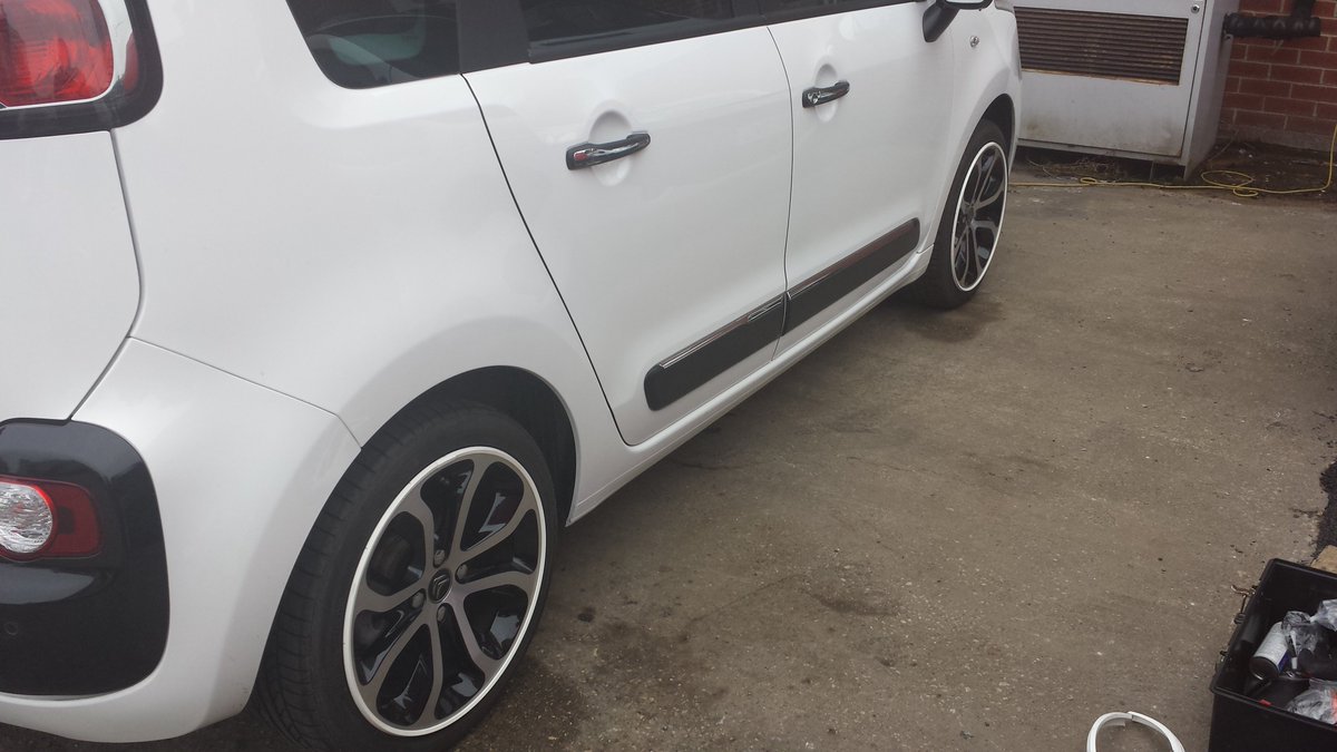 wheelprotech's tweet photo. Recent customers cars fitted with Alloy Gator #sheffieldissuper #barnsleyisbrill #rotherhamiswonderful https://t.co/wsRsXxiiGw