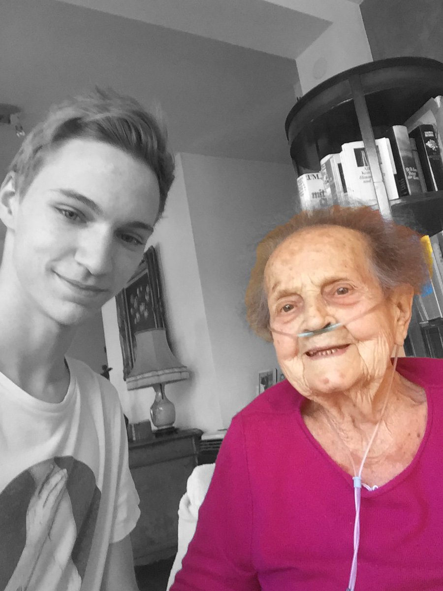 justFattyYT's tweet image. Danke für alles Oma... 😥 100 Jahre schaffst nur du!