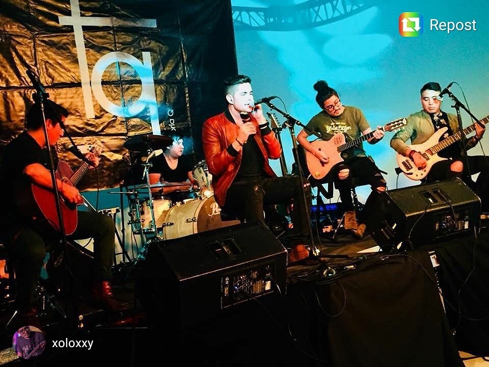 JCLainezOficial's tweet photo. Con los chicos en Tarima el Sabado pasado en @qstudioslic @TeoriaQoficial @TeoriaQFCEcu #TeoriaQoficial #Latinpowerpop #NYC #Qstudios https://t.co/1Br7BGoFgL