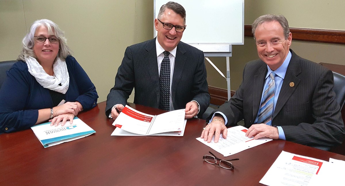 ClarNews's tweet photo. DRAR’s President @RogerBouma and @DRARWendy met with @LorneCoeMPP this morning at @queensparkfc to discuss the REALTOR Platform for HOME OWNERSHIP #ORPC2017 #Durhamrenews https://t.co/muSfBsERuA