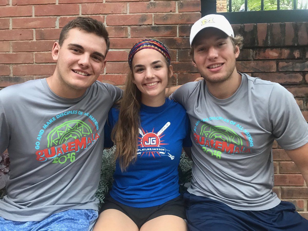 tha_champp's tweet image. Happy birthday Annie!!🎉🎈Miss u, thanks for sharing your suckers @annie_koester 😊