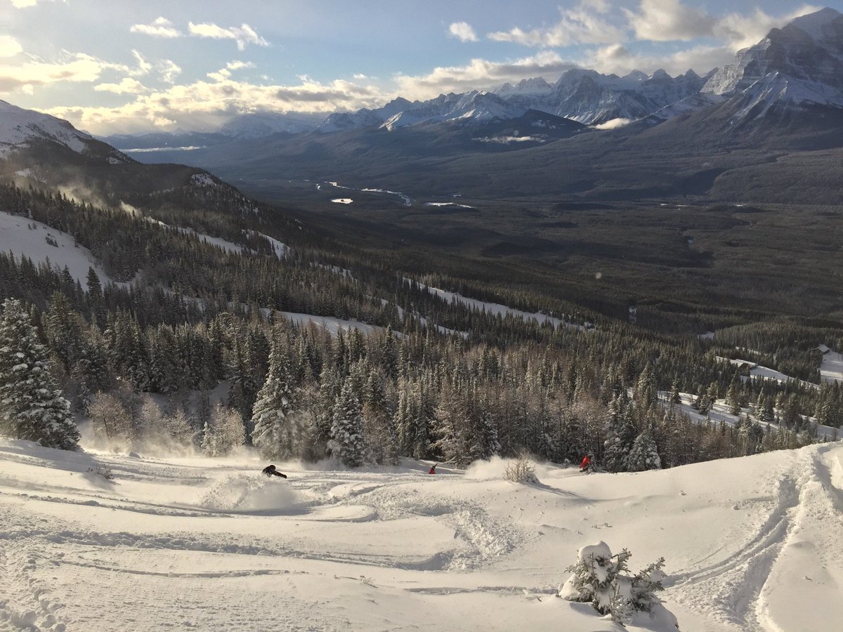 Ski Big 3:  More shots from upon high at <a href="/SkiLouise/">Lake Louise Ski Resort & Summer Gondola</a>, 37cm in the past 24 hrs, it’s going to be a great World Cup this weekend and…
