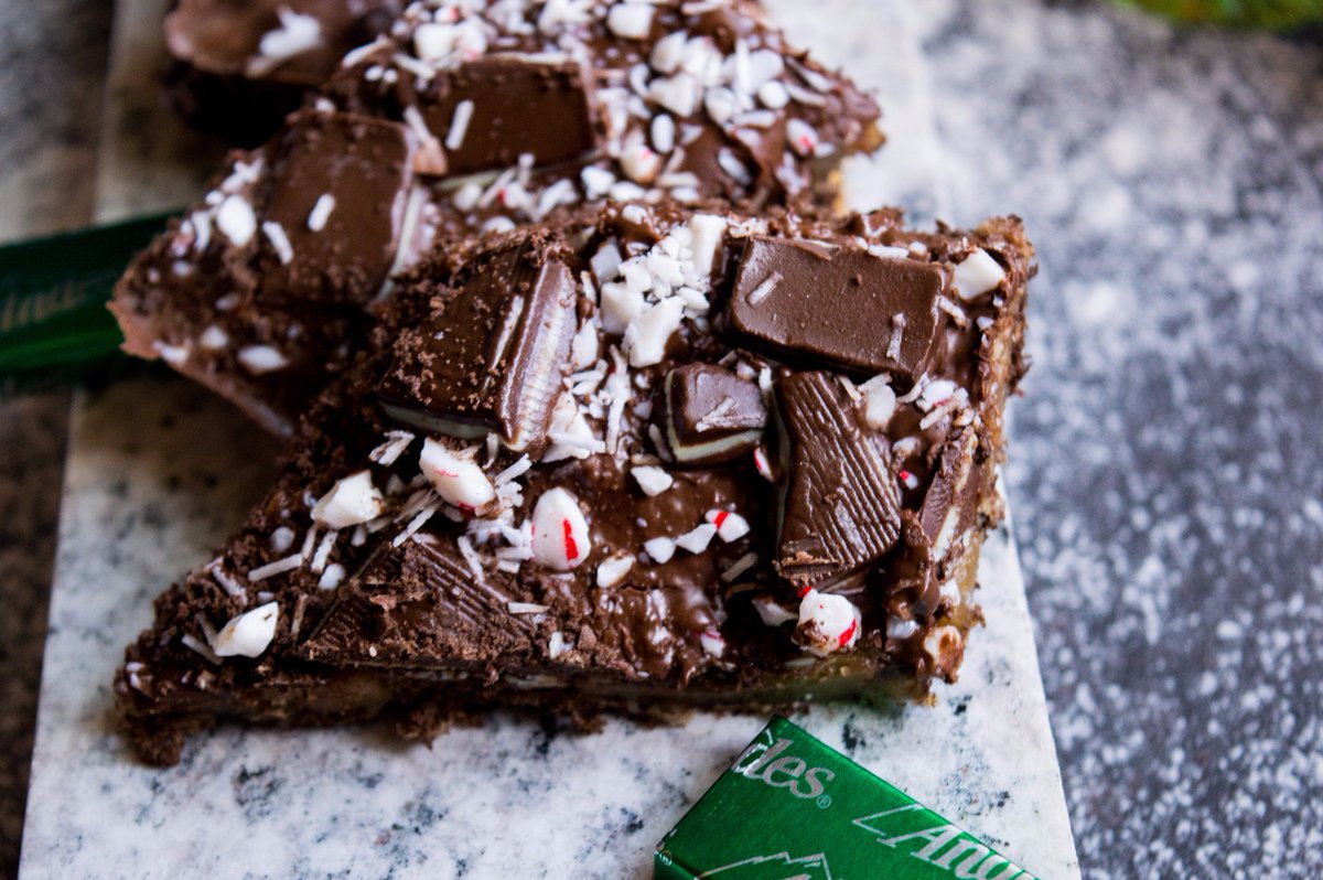 Rebuildingwell's tweet photo. Two more days until we're stuffing our faces! Need a simple last minute dessert? If so, these crack bars are PERFECT! https://t.co/VyjZLeiqX6  #thanksgivingweek #foodbloggers https://t.co/wKfevEbdYk