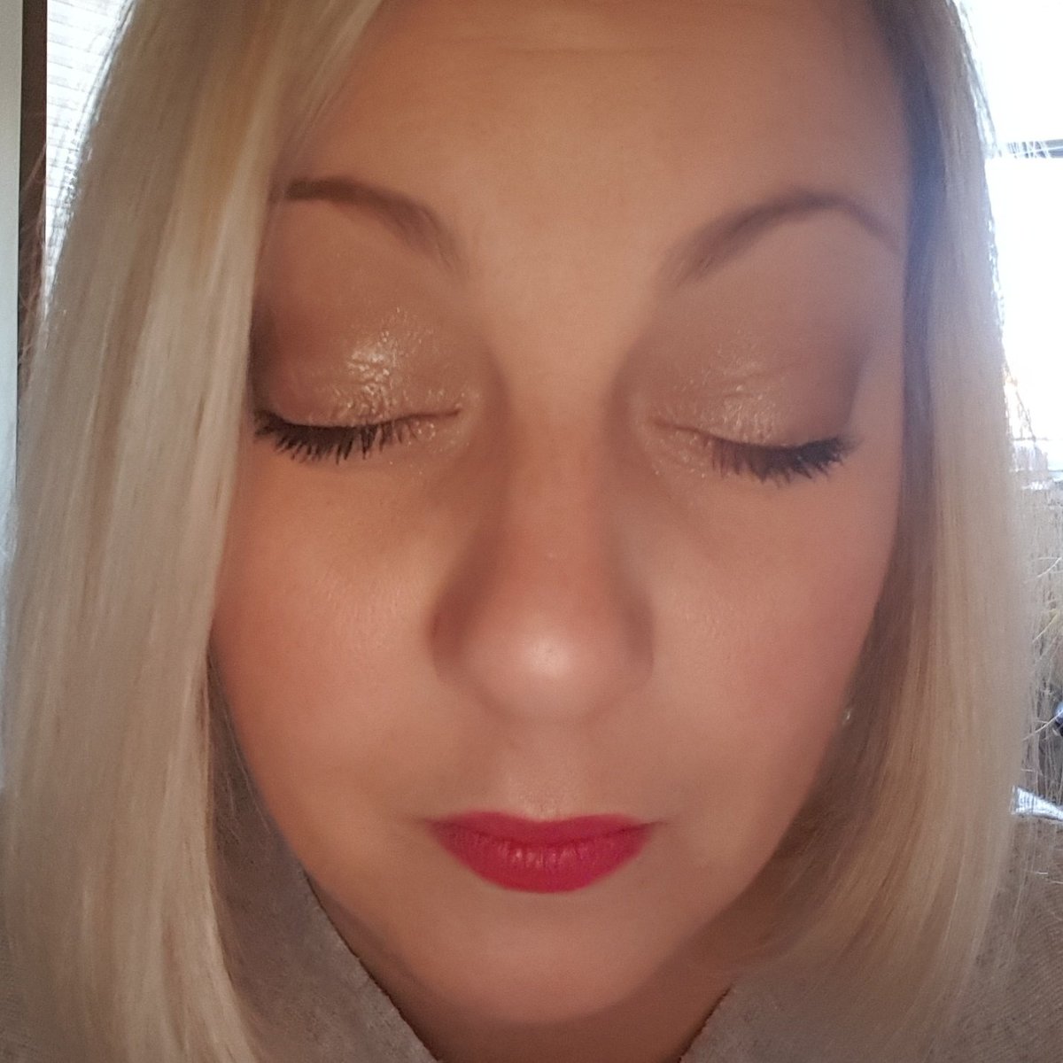 spoiltpaws's tweet photo. Love Younique #younique #palette1 #sparkle #shine #epic #skittish #lipstain @Younique_Corp https://t.co/Z7zHYxty6J