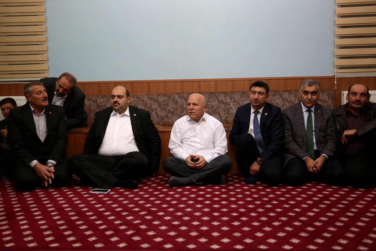 mehmetsekmen's tweet photo. Aziziye İlçesi Tebrizcik Mahallemizdeki köy odasında, vatandaşlarımız ile hasbihal ediyoruz. @muhammedcevdet https://t.co/5ig9TcGZWd