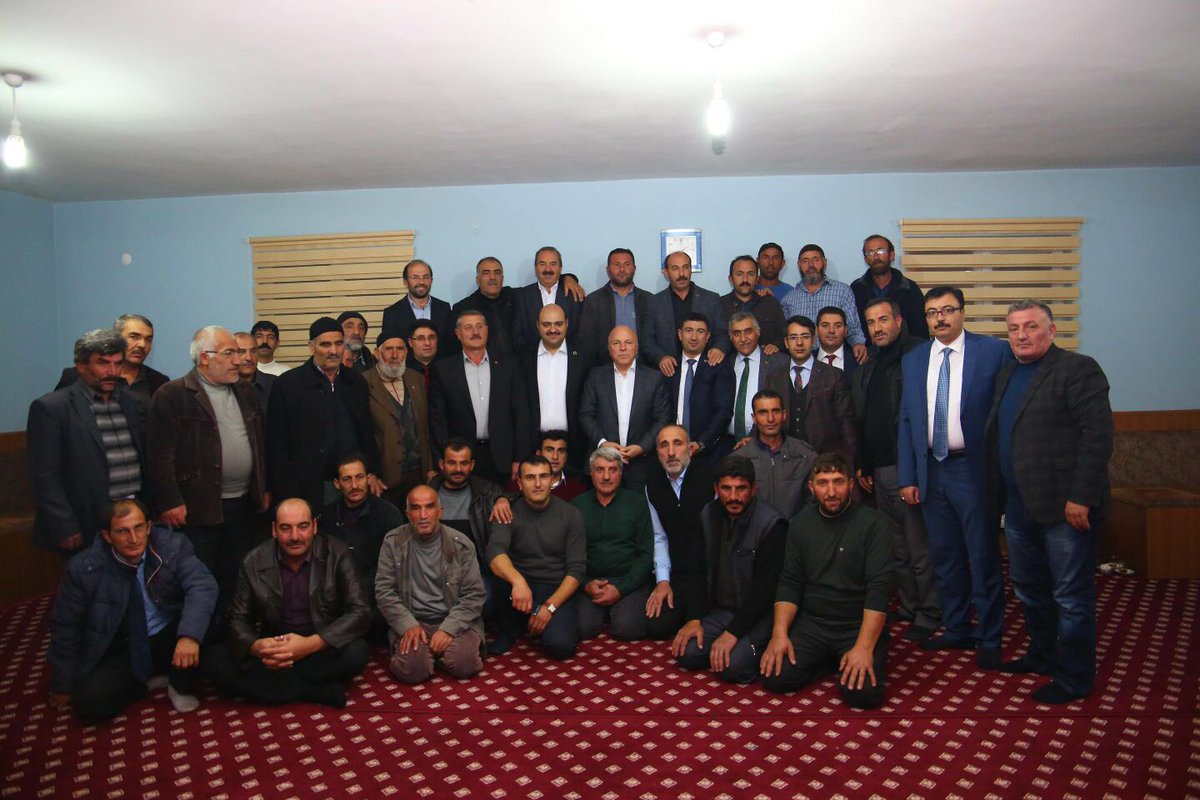mehmetsekmen's tweet photo. Aziziye İlçesi Tebrizcik Mahallemizdeki köy odasında, vatandaşlarımız ile hasbihal ediyoruz. @muhammedcevdet https://t.co/5ig9TcGZWd