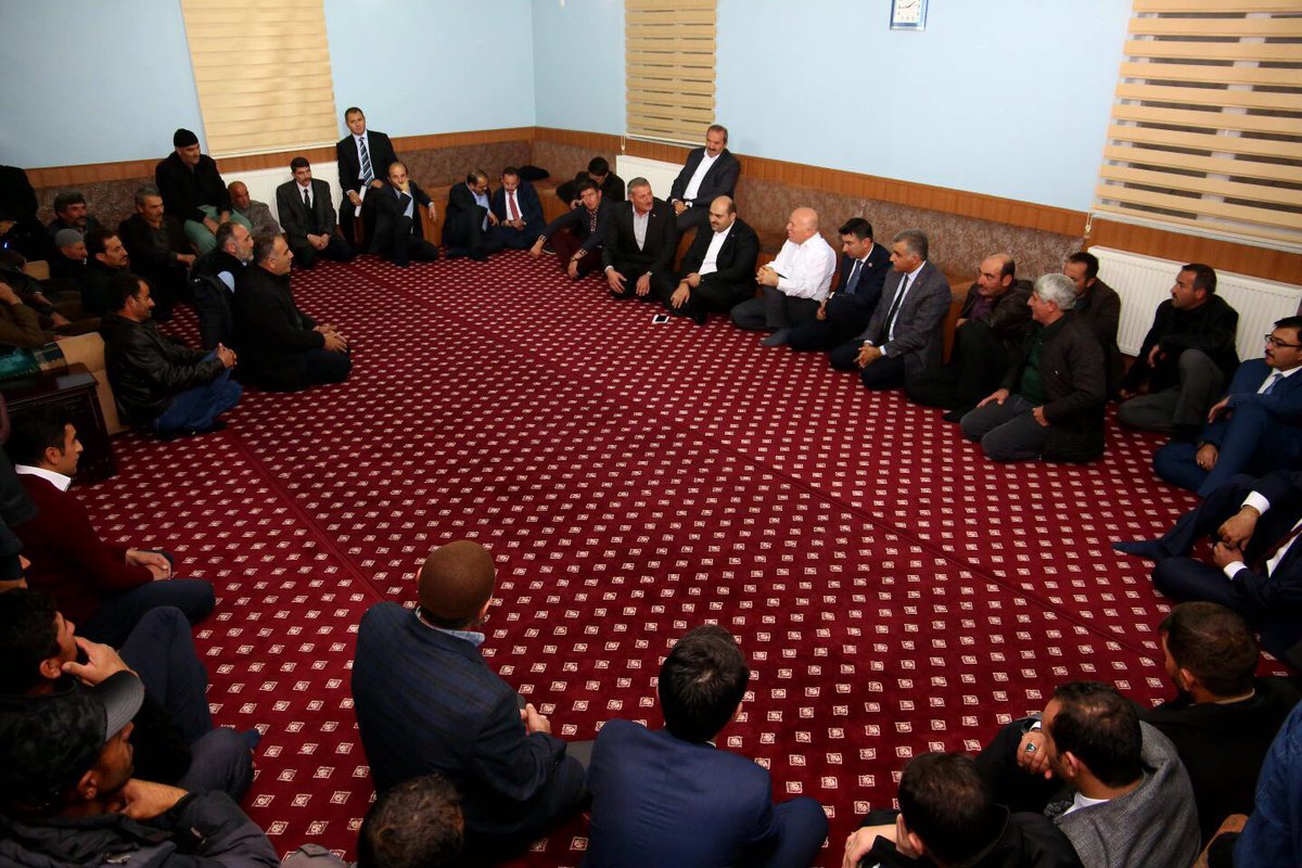 mehmetsekmen's tweet photo. Aziziye İlçesi Tebrizcik Mahallemizdeki köy odasında, vatandaşlarımız ile hasbihal ediyoruz. @muhammedcevdet https://t.co/5ig9TcGZWd