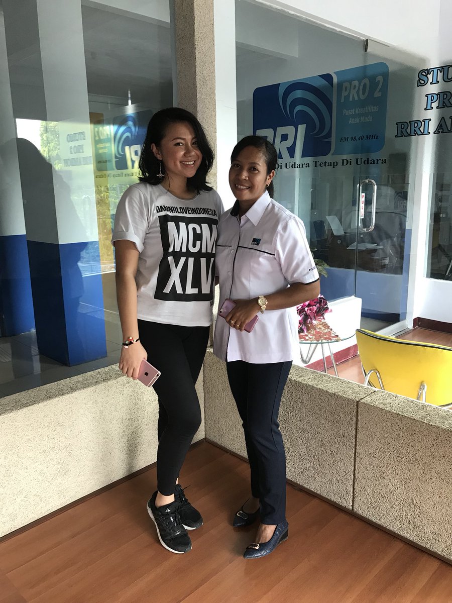 OfficialGABY89's tweet photo. Thx u RRI Pro 2 Ambon ... @Pro2Ambon @gabygc8 #officialGABY #senandungGABY #pesonaGABY https://t.co/UOmhEl1Aaj
