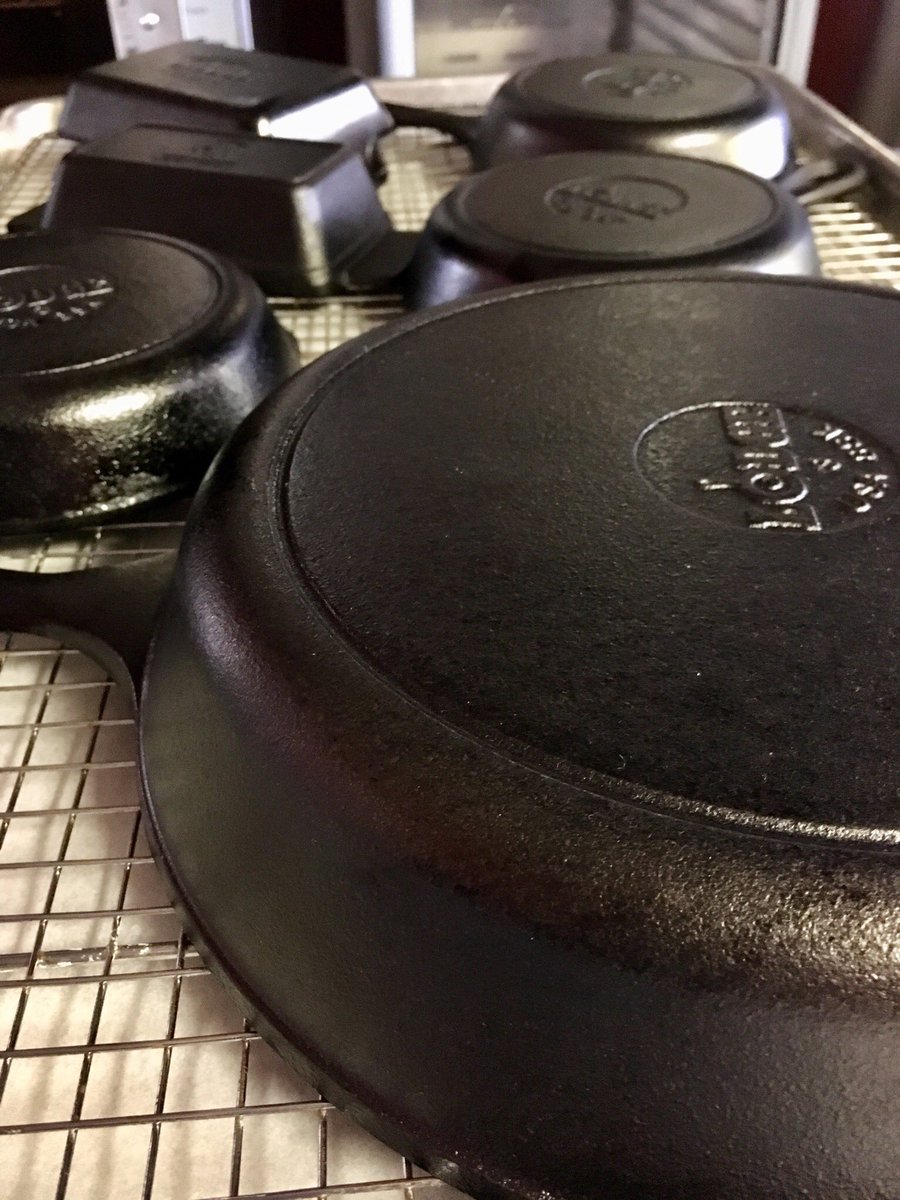 BigBabyQSTL's tweet photo. ...seasoning is happening #gmaapproved #lodgecastiron https://t.co/N7Q4g2tDVt