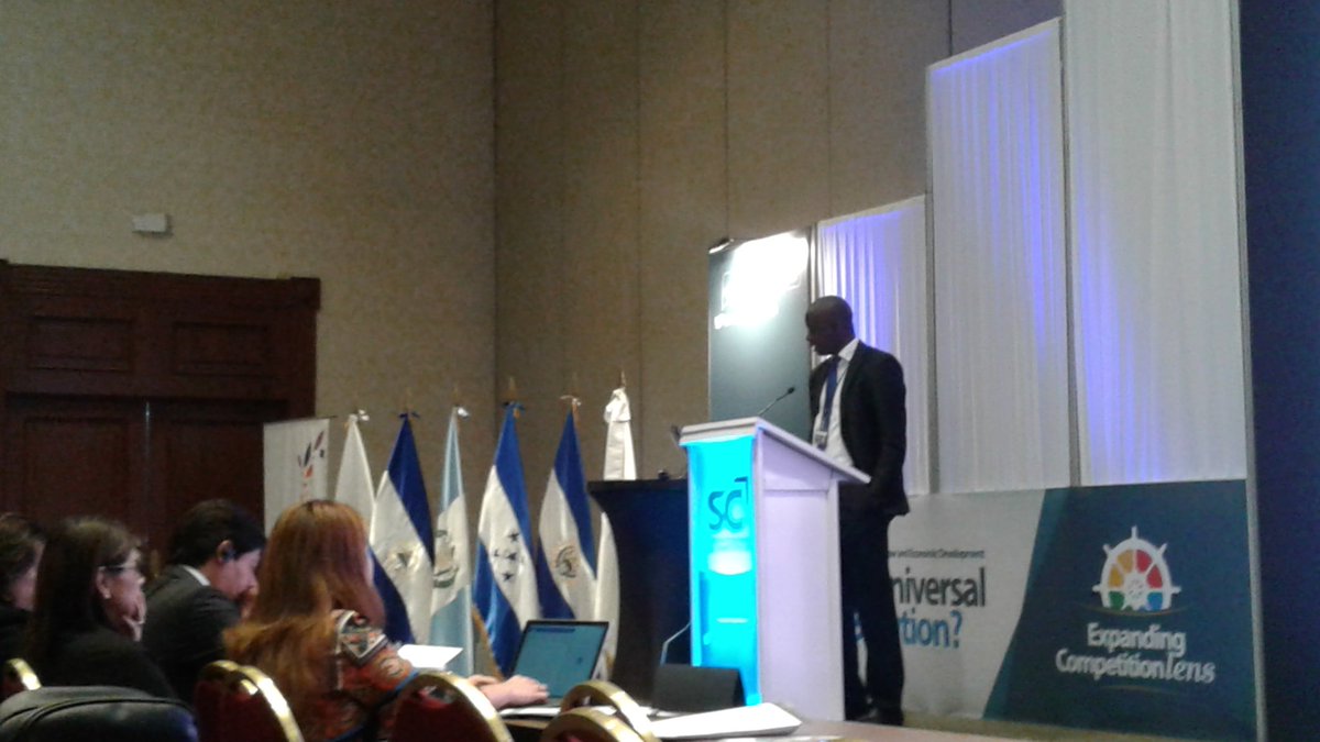 AbdiJoselin's tweet photo. Hay una correlación positiva entre la facilidad de hacer negocios y el tamaño de la economía informal | Seminario #CompetenciaconVision @SCompetencia https://t.co/wBAqo13P9A