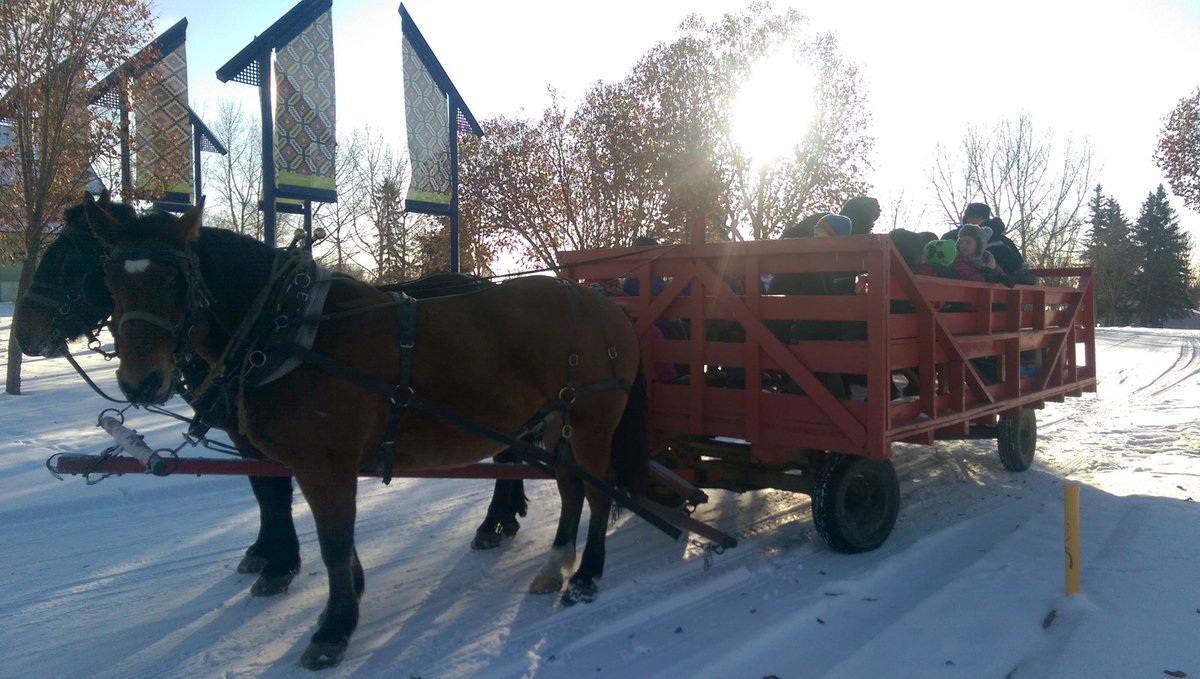 MrAndersonPLC2's tweet photo. Beginning our day with a wagon ride! #getoutsideandlearn #prescottpsd70 #elemed https://t.co/BXa28cvS0O