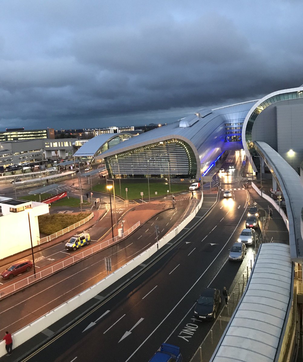 DublinAirport's tweet photo. Gorgeous sky over T2 this evening. #LoveDublin https://t.co/sXHqs15gpz