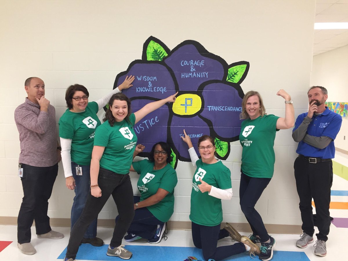 MrCaseySymonds's tweet photo. One thing to expect when you are part of a team? A clown or two who has trouble getting with the program. #somethingdoesntlookright #otherhawksmatter #togetherisbetter #teamiechallenge @HortonsCreekES https://t.co/GzrbjargVd