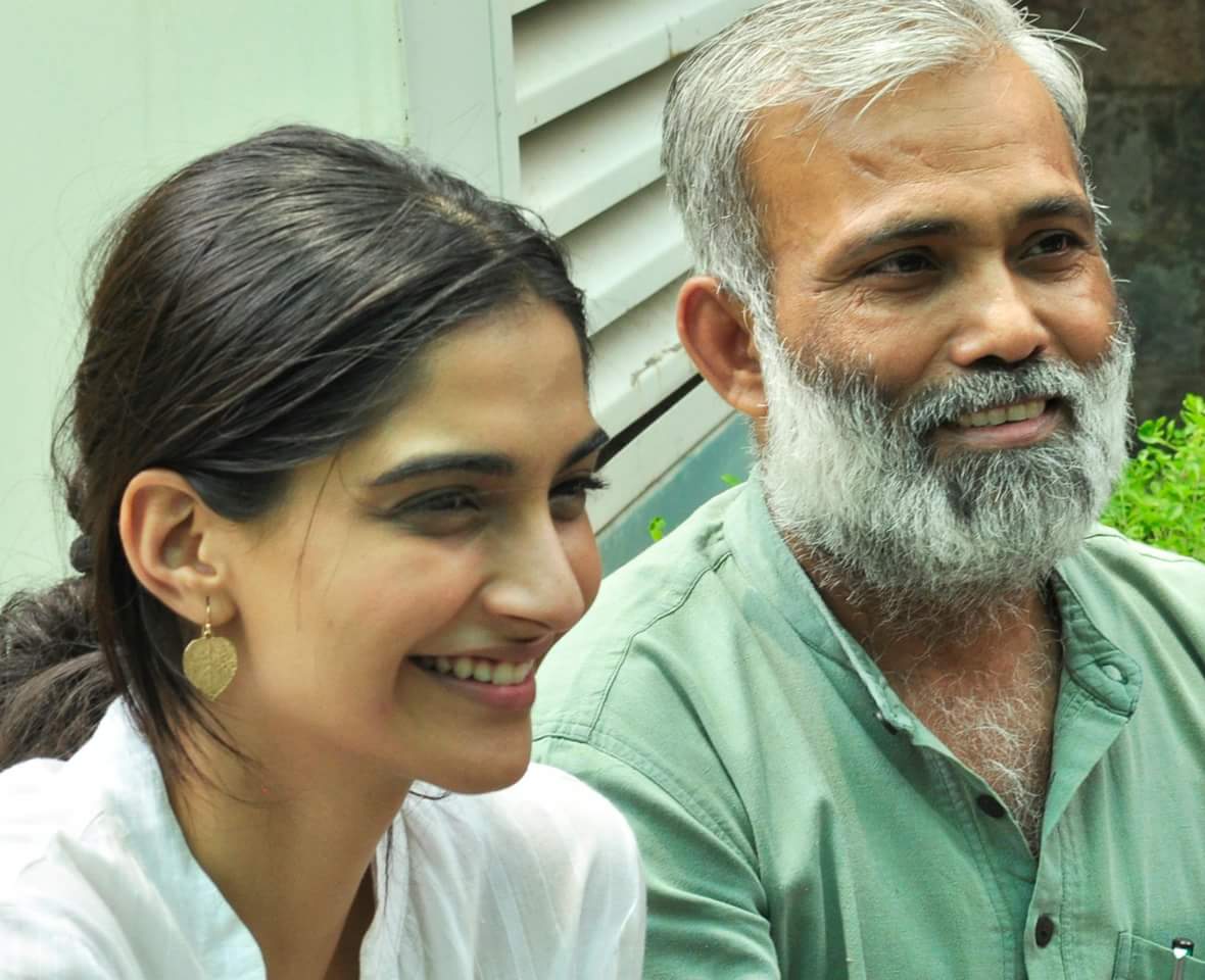 rahulkhanna1313's tweet photo. Great actress and a great learner.. Memories from @sonamakapoor with @AsmitaTheatre director @ArvindGaur. Through back memories of workshop before successful bollywood film #ranjhana https://t.co/bztG1L62NJ