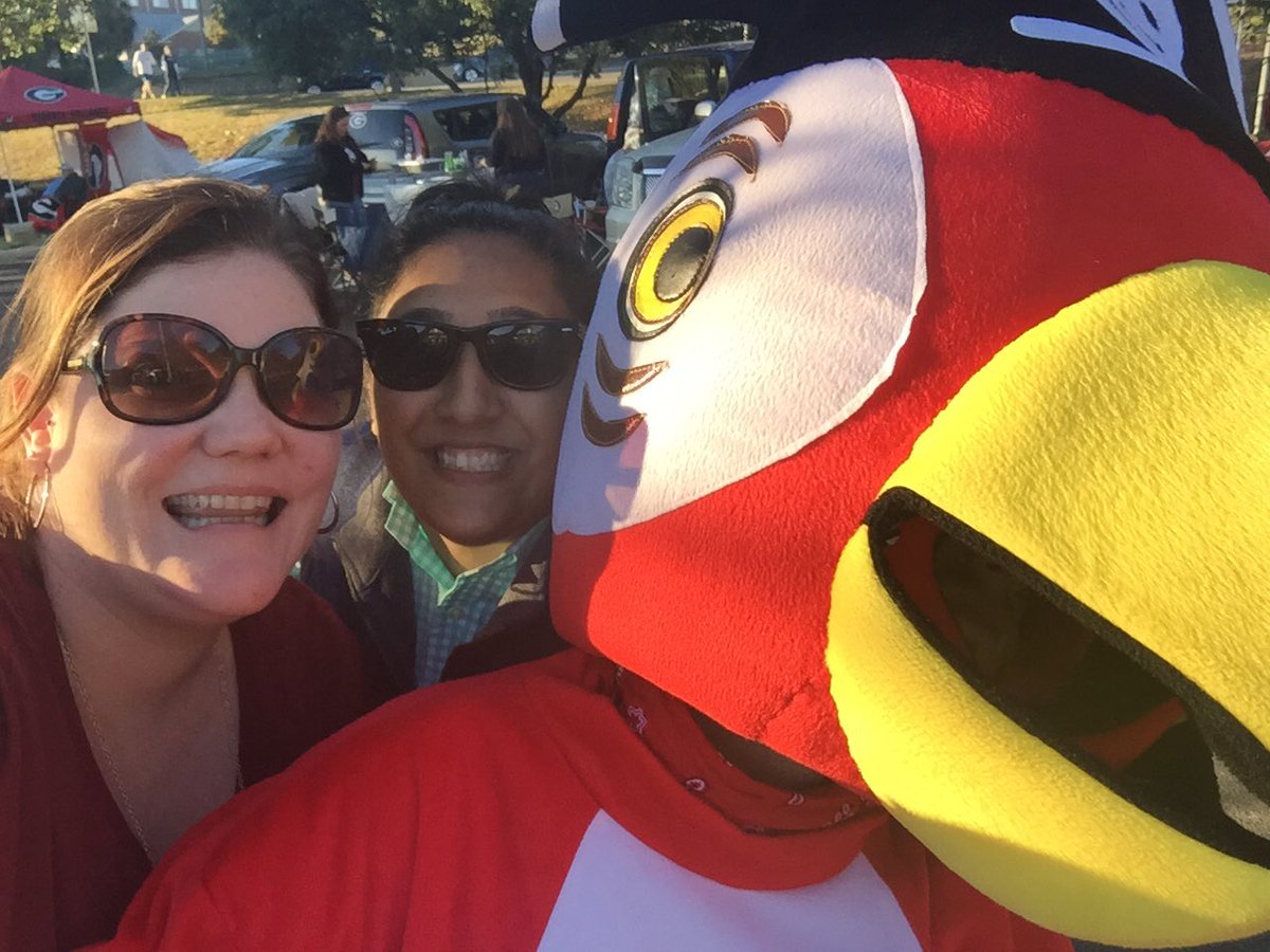 carterhcare's tweet photo. Melbourne, FL, employees Amanda Walker and Preya Bhavsar met a #parrothead at the "Trying to Reason" Hurricane Relief Benefit Concert, featuring @jimmybuffett , @kennychesney , @tobykeith and @jakeowen . #tryingtoreason #hurricanebenefit #LoveforLoveCity https://t.co/wV0KLLDhP1