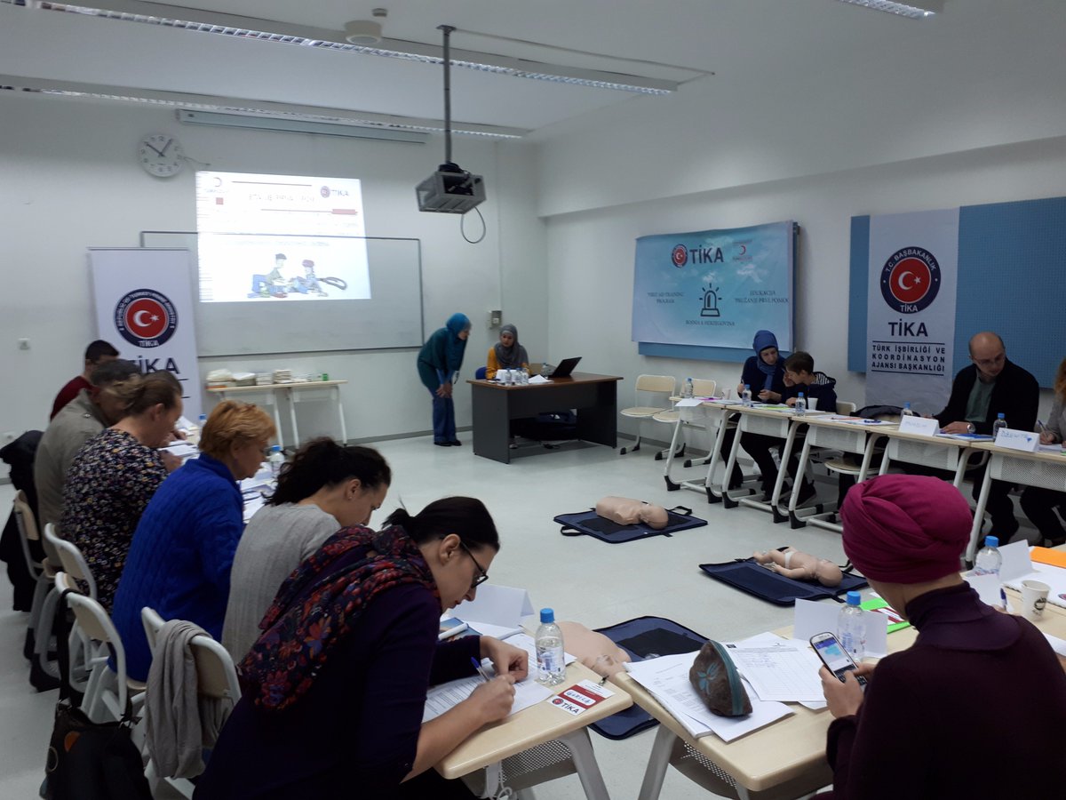 Tika_Bosnia's tweet photo. Acil Tıp Kapasitesi Artırma Programı (#ATKAP) kapsamındaki eğitimler devam ediyor

Novi Grad Sarajevo Dağ Arama Kurtarma ve Uluslararası Saraybosna Üniversitesi (#IUS) mensuplarına yönelik iki günlük #İlkYardım Eğitimleri düzenlendi. #TIKA https://t.co/XM4Hgwj2dT