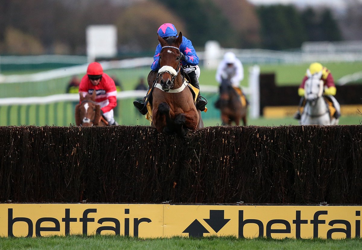 Thanks to the sponsors, we have five pairs of tickets up for grabs for Saturday's <a href="/Betfair/">Betfair</a> Chase at Haydock - just RT and follow for your chance to win! Lucky winners announced tomorrow morning...