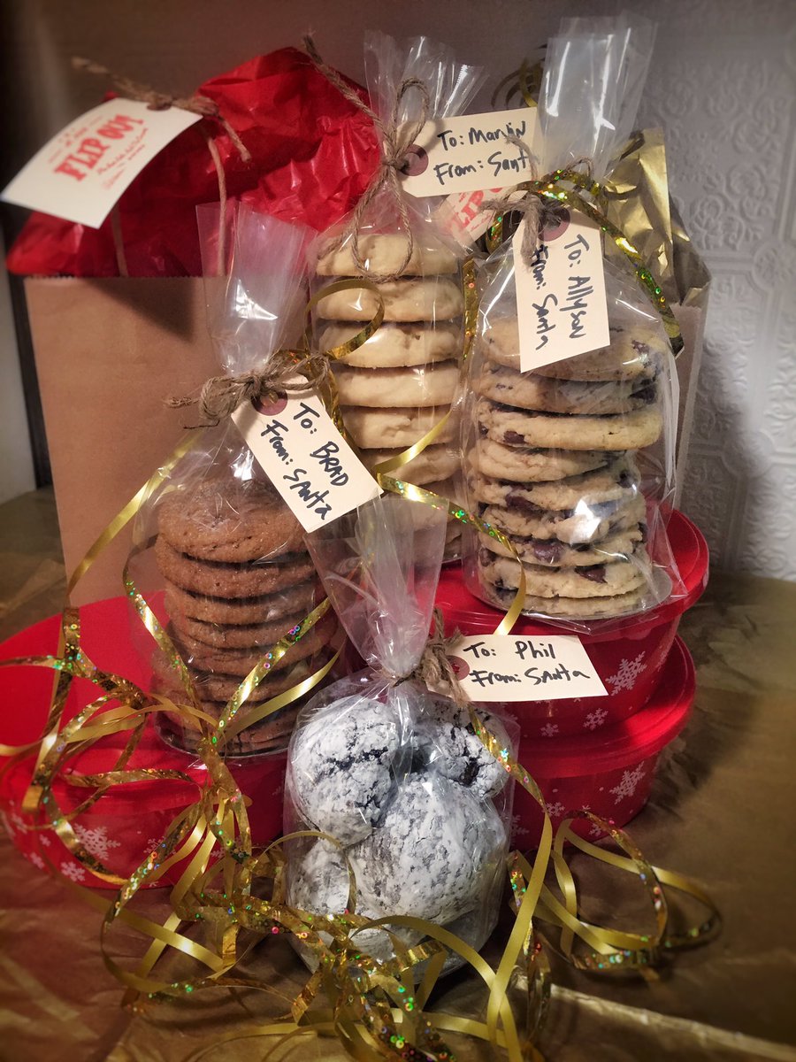 FlipOutRightNow's tweet photo. Give the gift of Christmas Baking!! We have a variety of cookie gift bags to choose from - Chocolate Chip, Ginger Molasses, Chocolate Crackle and Shortbread! ORDER NOW: https://t.co/P3UHFN4T1I https://t.co/FZFssPcp90