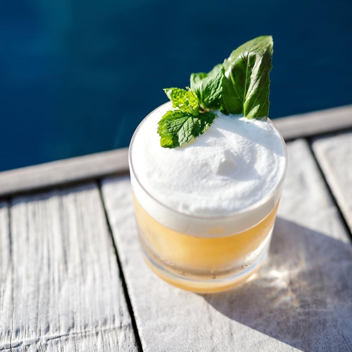 weddingweekhi's tweet photo. Y E S 👍 Deconstruct that week and cheers to the weekend. Repost by the amazing team at The @ModernHonolulu 🍹 #WWH2018 https://t.co/33E982ktVC