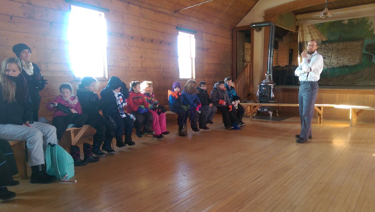 MrAndersonPLC2's tweet photo. Visiting the town hall, learning about voting and community governance.  Students were encouraged to "think" and "talk" before making decisions! #prescottpsd70 #elemed https://t.co/B1VwStjWs8