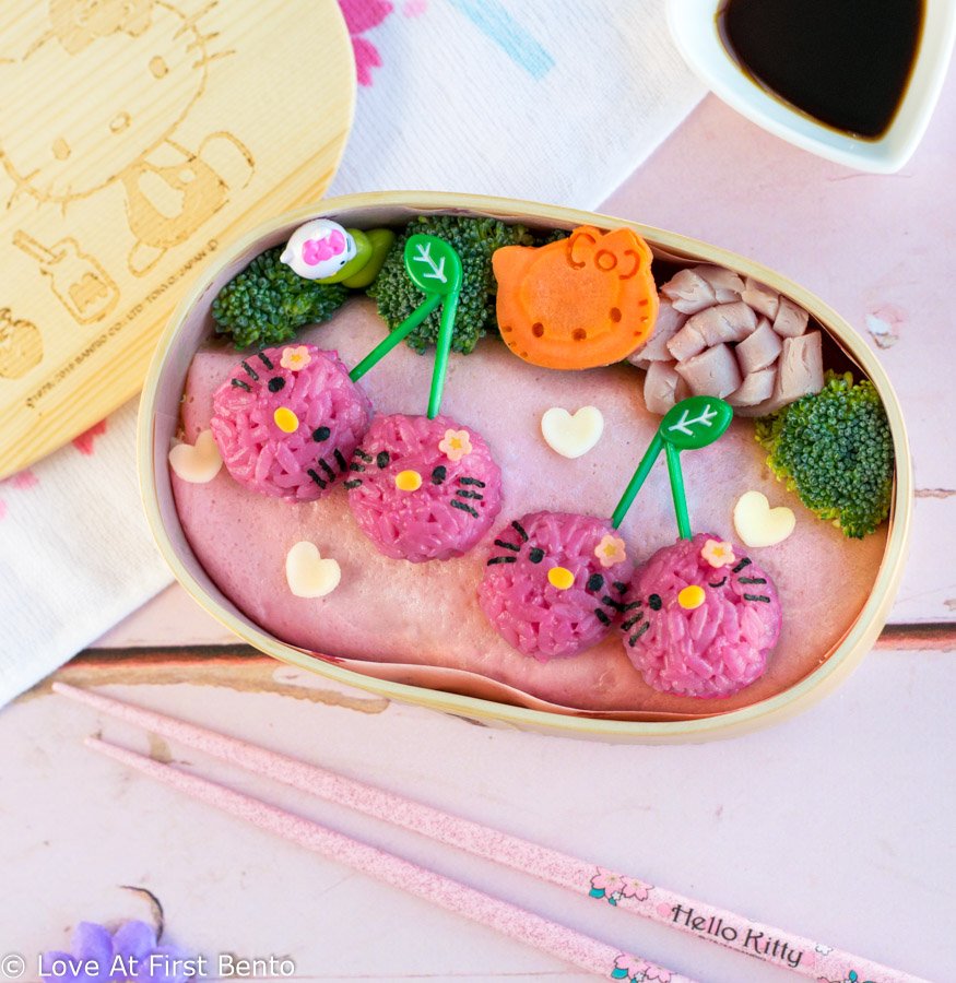 lovefirstbento's tweet photo. This Hello Kitty #Cherry Bento is ultra pink, cute, &amp; super easy to make! 🍒💗 RECIPE: https://t.co/GMZLwwNmCl 

#obentoart #HelloKitty @hellokitty @sanrio #Pink #lunch #kawaii #Japanese #bento https://t.co/Va8FtN9xcI