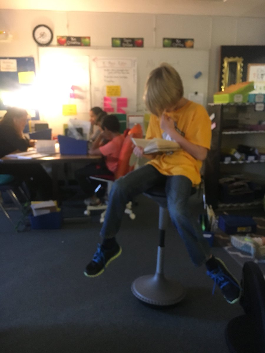 Ms_Welsh1's tweet photo. Reading and writing about our thinking! Oh how much progress they’ve made! #5thgrade #BarcroftSoars Happy day before break! Enjoy thanksgiving with your families and don’t forget to read and get lots of fresh air! 🍁🌤📚📖🗞 https://t.co/A6FRNqFMXK