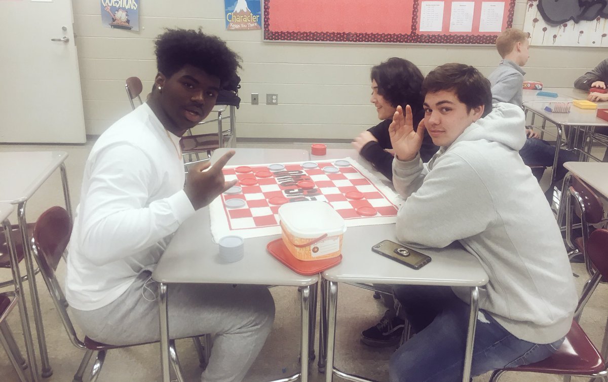 newalbanyTF's tweet photo. We earned it!  Devices off. Board games rock. #ForWhatWeStandNA #talkingisfun #thanksMrsB @Dwight_Carter @napls @linzbennett27 https://t.co/4J4BTjgYW0