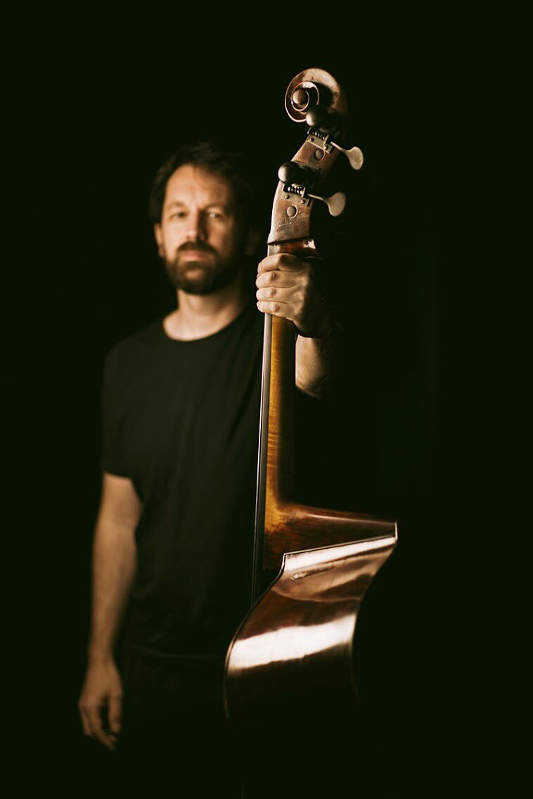 «Viajando por el mundo me he dado cuenta del milagro artístico que es el flamenco»
<a href="/PabloMCaminero/">Pablo M. Caminero</a> en la #MasterJazz '¿Por qué flamenco?'

#JornadasConMaestros #Jazz #Flamenco #Contrabajo #masterclass #clasemagistral #Madrid