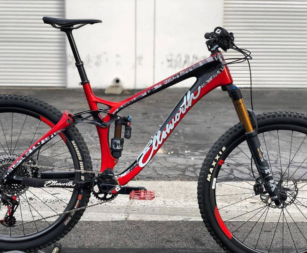 ellsworthbikes's tweet photo. Ellsworth employee @andre_pepin's red hot #evolution29 is hungry for some lunch laps 🔥🔥🔥 #mtb #mountainbike #lunchlaps #sandiego #digicamo https://t.co/N0rlMx3OLu