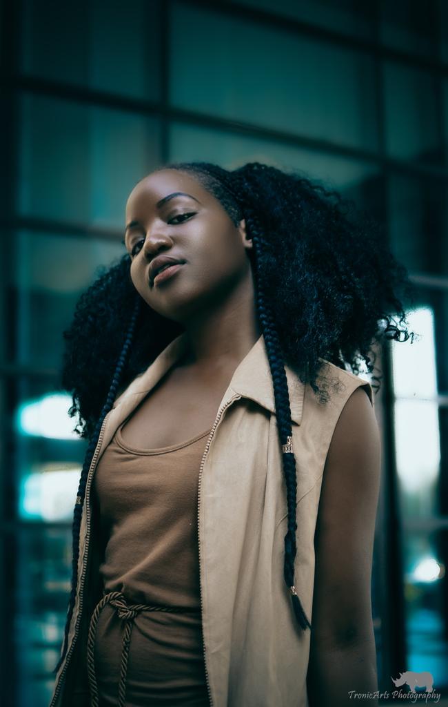 hassantronic's tweet photo. Moonlight.
Model : @MbokoBoomin
Photographer 📸 :@hassantronic
#TronicArts #BlackRhino https://t.co/Qq5xU7SvLe
