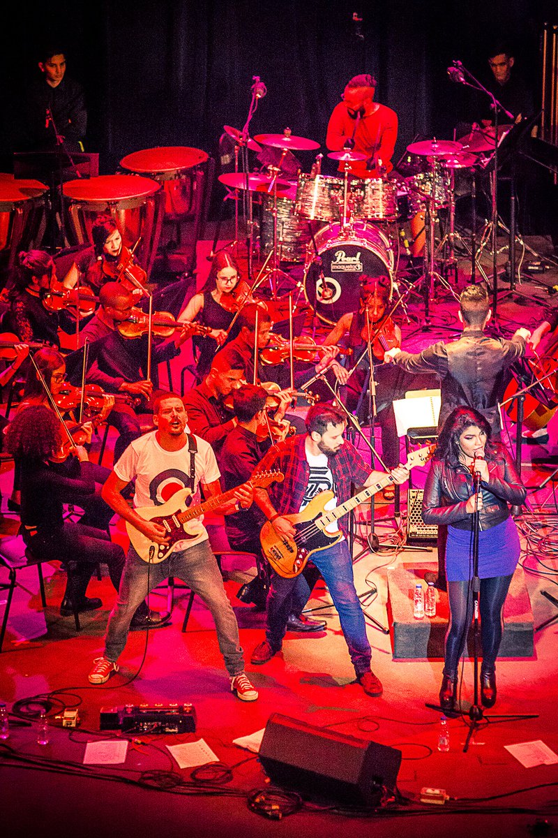 BandaSibelius's tweet photo. Una experiencia increíble la que vivimos el pasado domingo en el Centro Cultural Chacao en nuestra presentación junto a la Orquesta Sinfónica Juvenil de los Altos Mirandinos. Sin palabras!!!! #SibeliusFest2017 👏👏🤘⚡🔥🎸🎻 https://t.co/rf4KwhjTeb