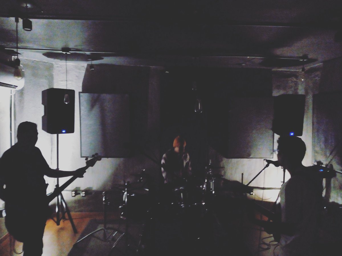 Daphne_Band's tweet photo. #Sombras https://t.co/CDqvdTQxyQ
