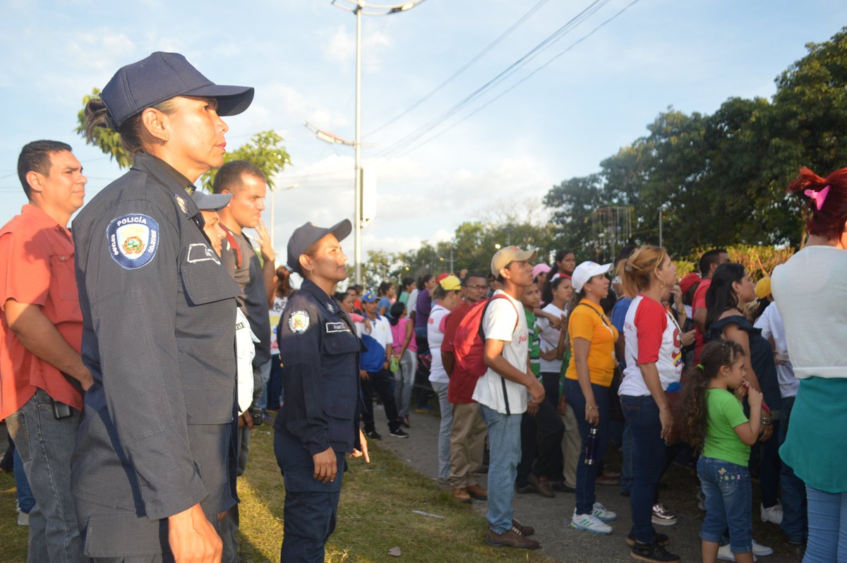 PoliciaCojedes's tweet image. Así fue el despliegue operativo de la Secretaria de Seguridad Ciudadana para el resguardo de los invitados y publico asistente al evento musical #CorazonLlaneroCojedes