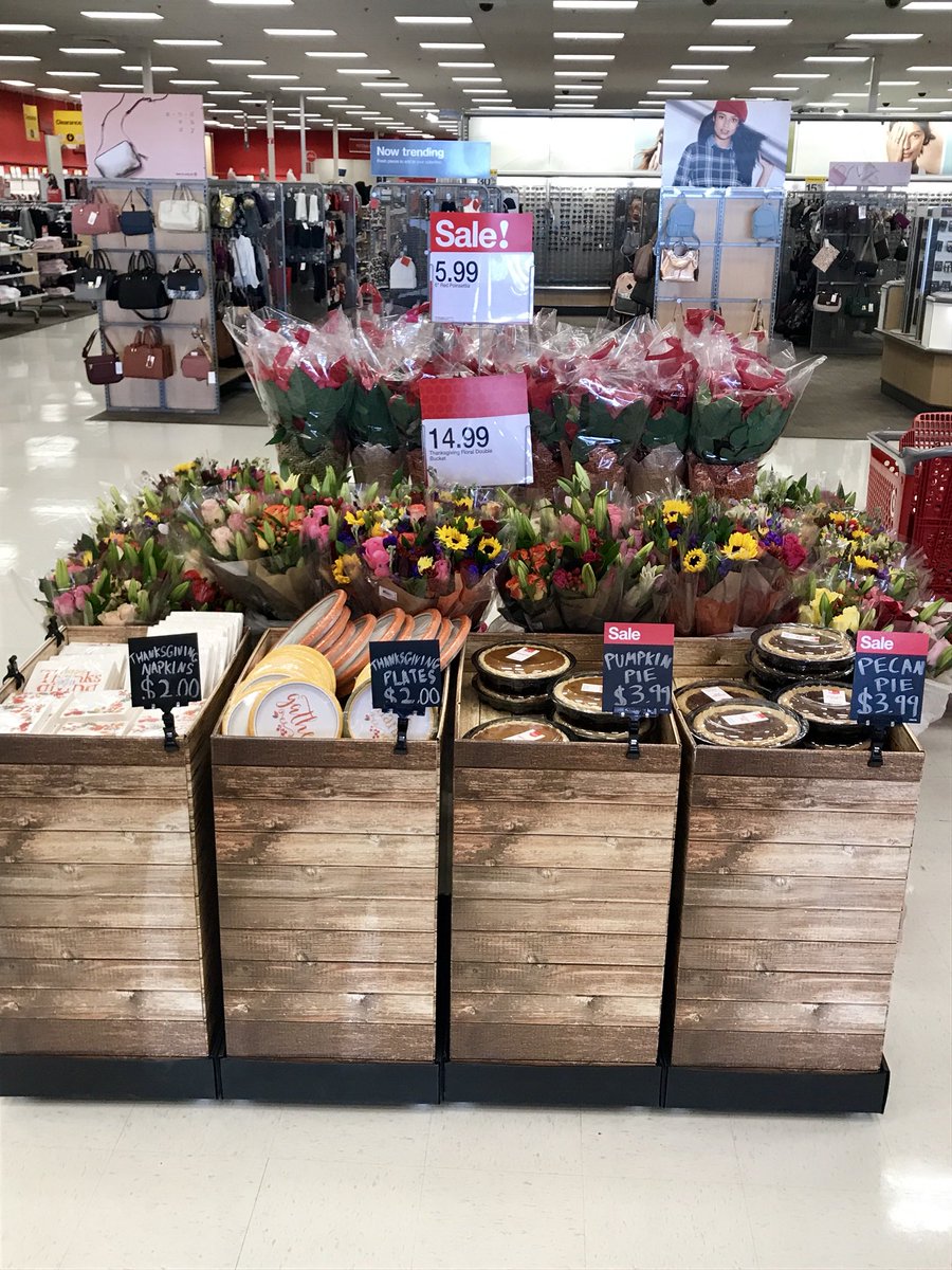 The #Mankato guest loves our seasonal floral! We are ready for Turkey Day 🤗 #t0663 #g196
