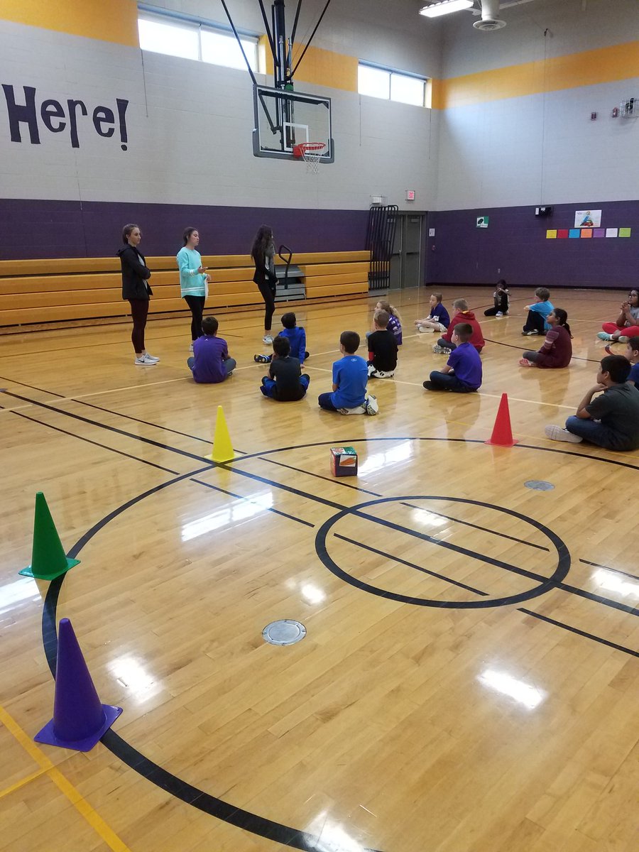 MapleGrovePE's tweet photo. With Thanksgiving right around the corner it's nice to stop and think about good nutrition.  Thanks @WaukeeAPEX for helping us learn about the benefits of veggies! @mrbriggswaukee @MGEWaukee https://t.co/HvAd8oxOfw