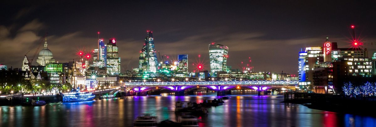 beeprycom's tweet photo. Vi auguriamo una splendida serata con questa pioggia di luci.
L'avete riconosciuta? E' il bellissimo skyline di #Londra! https://t.co/s3KvAx0Ghp