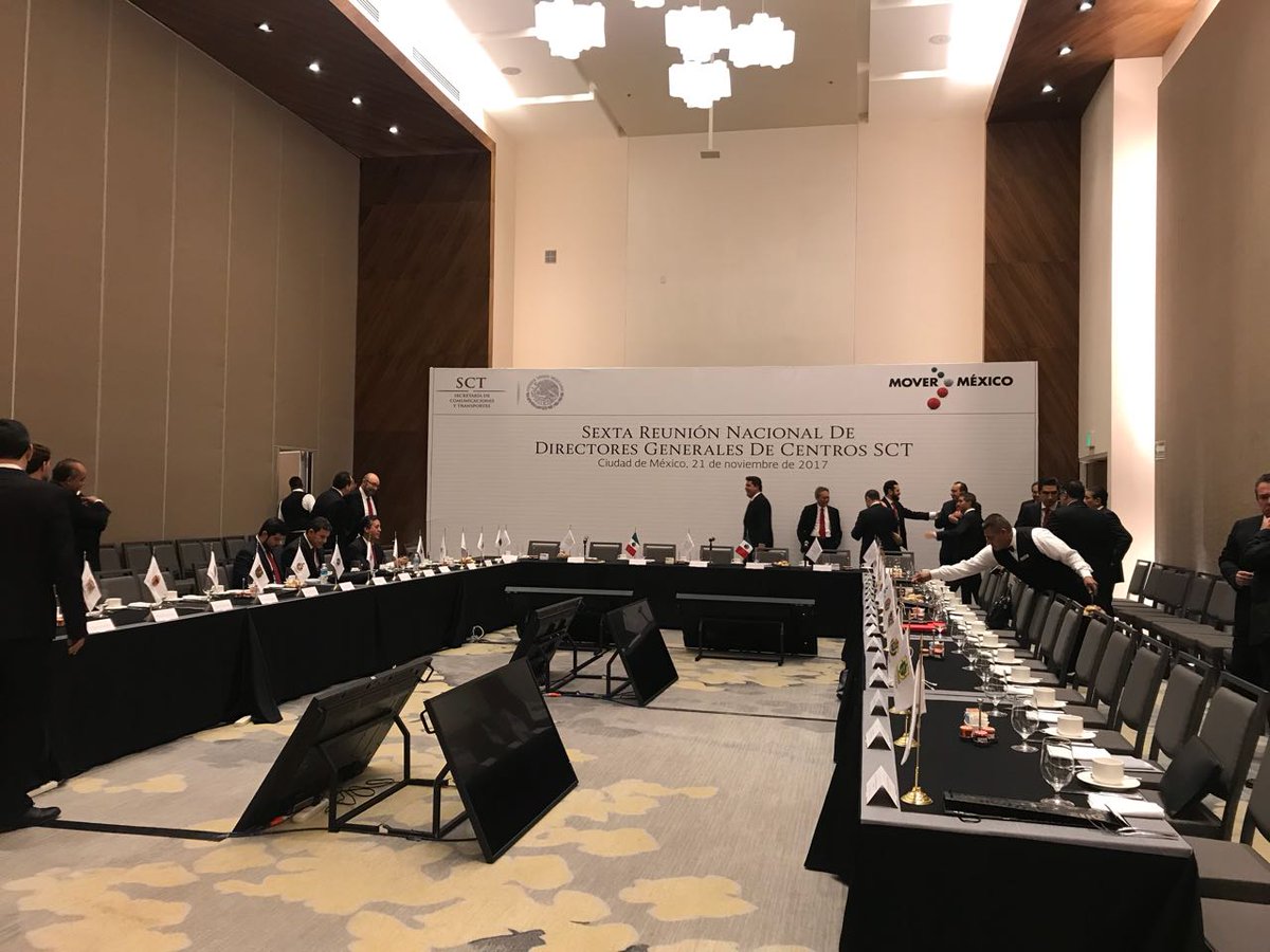 rortizes's tweet photo. Presentes en la #sextareunion de directores de centros  @SCT_mx , institución que promueve el desarrollo en #Infraestructura , #Transporte y #Comunicaciones por el bienestar de #mexico ; el @gobmx siempre cerca de la ciudadanía ... @gruizesp @oscarcallejo , #Queretaro https://t.co/PZtGMuX1Ty