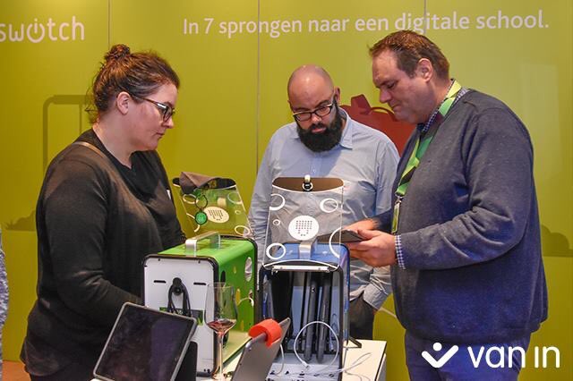 croonenborghs's tweet photo. Vandaag lanceerde @UitgeverijVanIn de Bingel Raket app voor basisonderwijs tijdens de directiedag in Gent. 
De komende weken trekken we nog naar Kortrijk, Mechelen, Antwerpen en Hasselt. Is jouw directie al ingeschreven? #Onderwijs 
https://t.co/fdR5J1k2qM https://t.co/Ce7YNGaItJ